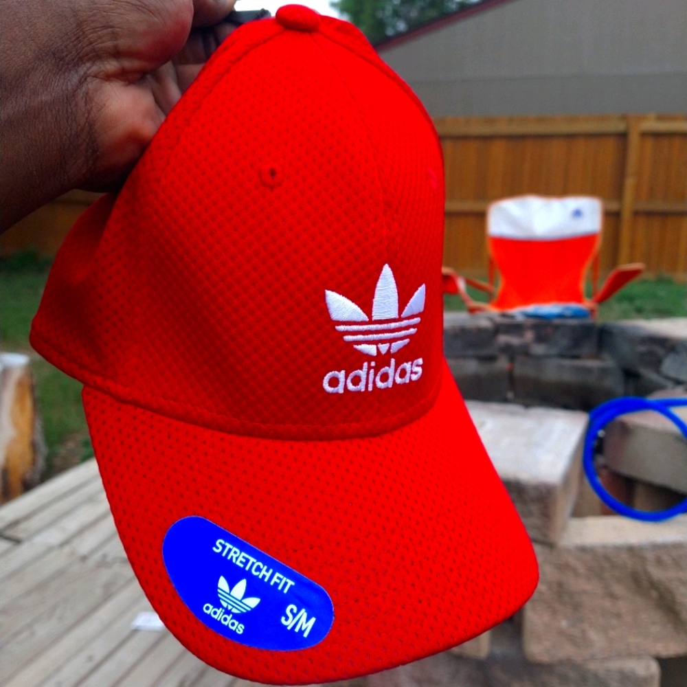 Brand new never warned Adidas cap in power red